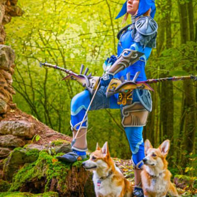 Zora_Link_Cosplay_Breath_of_the_Wild_bow_arrow_corgi